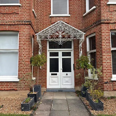 London Apt - Sleeps 5 - Great Transport Links